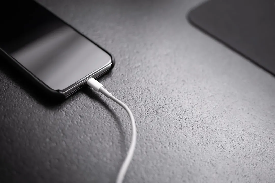 smartphone battery charging