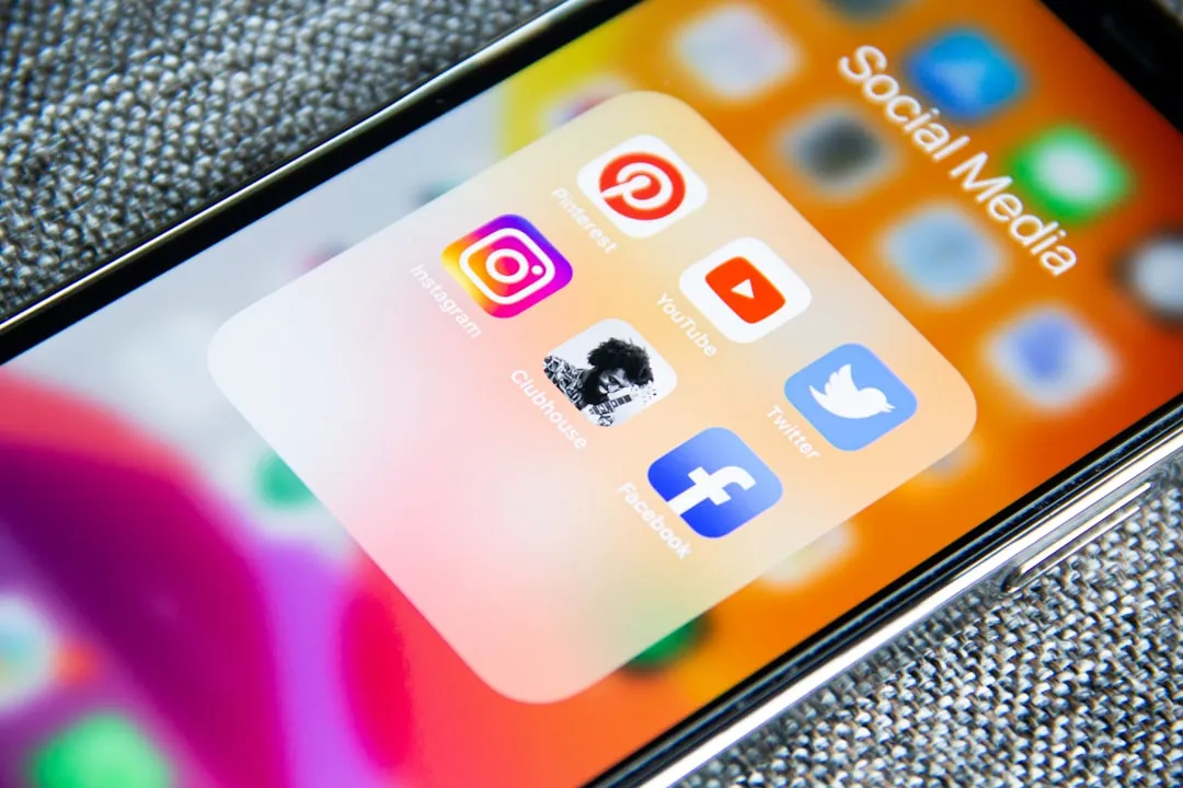 smartphone social media